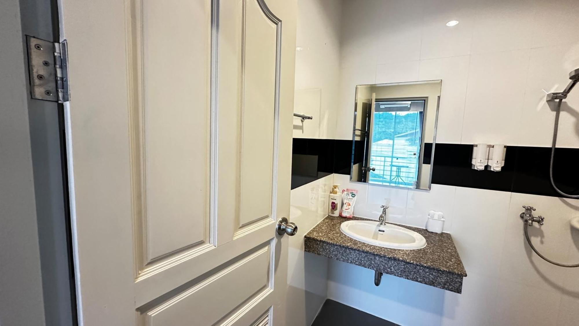 Auriflex House Bed & Breakfast Krabi Ngoại thất bức ảnh